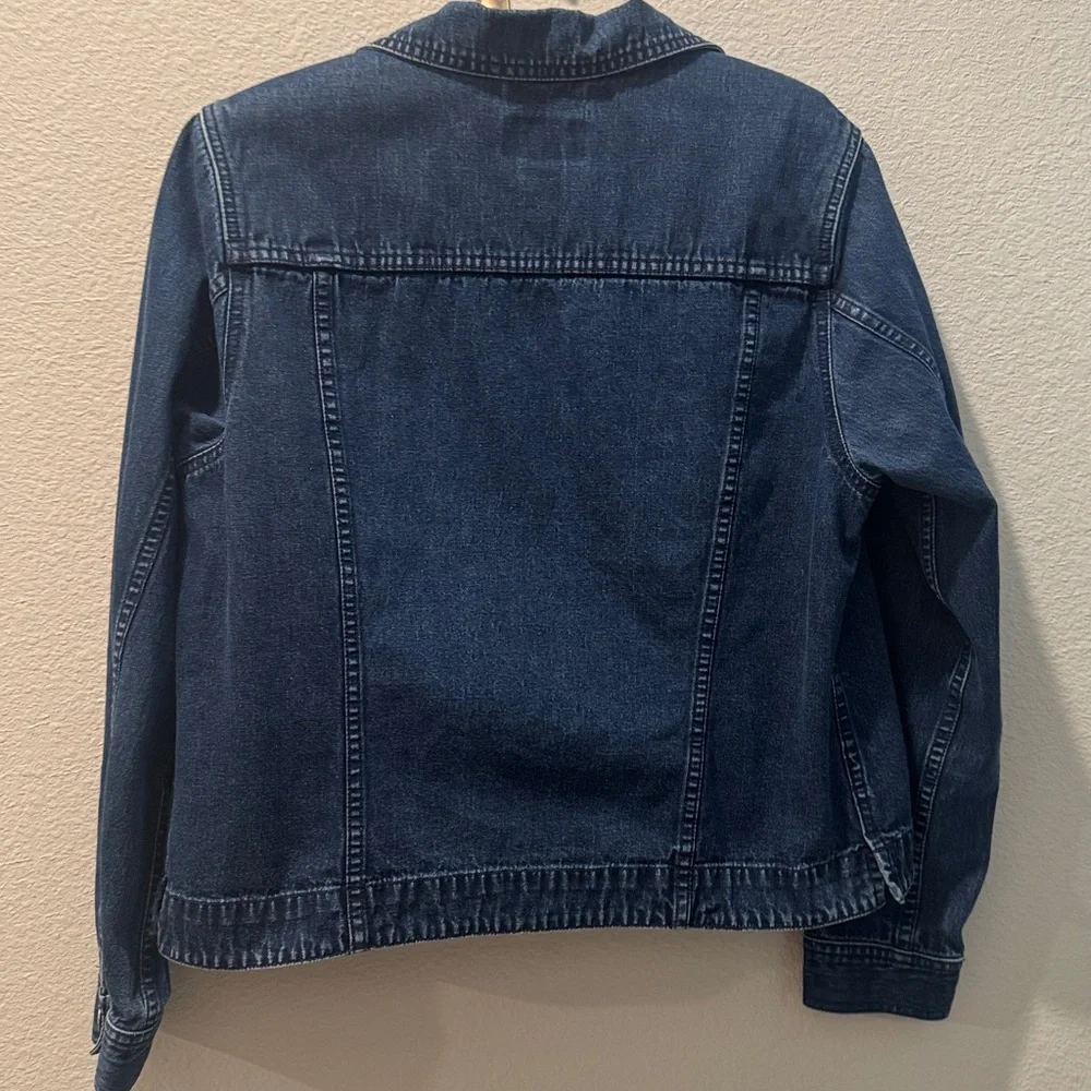 L.L. Bean Women's Blue Denim Jacket
Size Medium - Picture 4 of 9